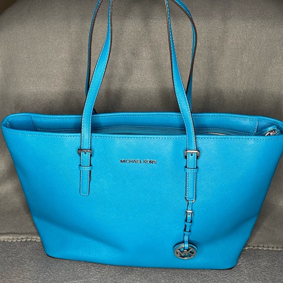 Michael Kors Large Laptop Tote - Picture 3 of 9